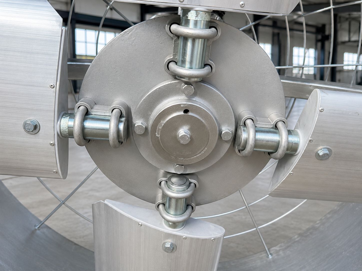 Hollow aluminum fan blade with adjustable hub for cooling tower applications
